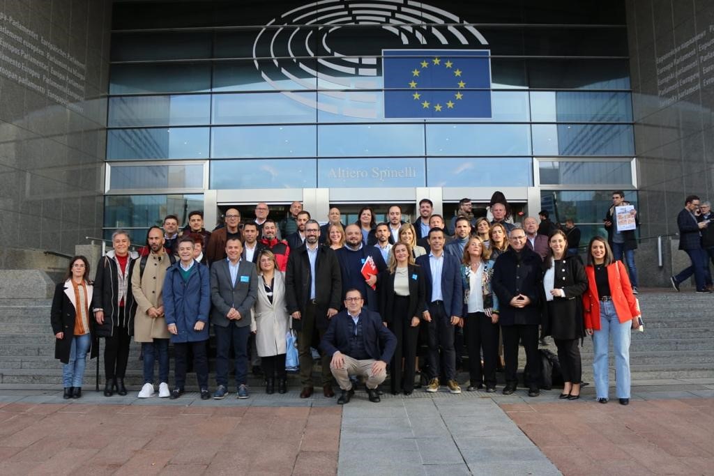 El secretario de organización del PSOE aguileño participa en una jornada en el Parlamento sobre fondos europeos